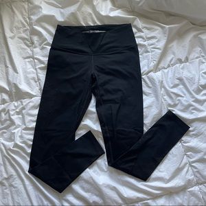 VICTORIA SPORT- Black leggings.